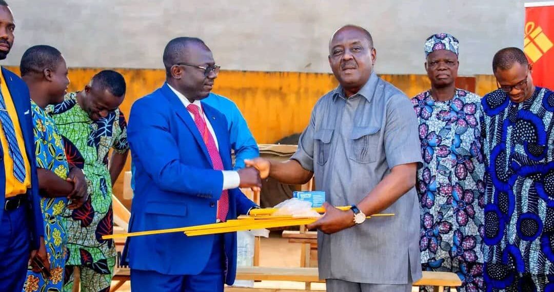 Éducation : CAP Togo offre 150 tables-bancs et du matériel scolaire à la commune de Zio 1