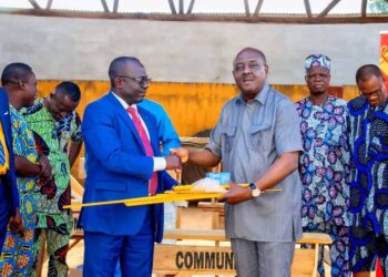 Éducation : CAP Togo offre 150 tables-bancs et du matériel scolaire à la commune de Zio 1