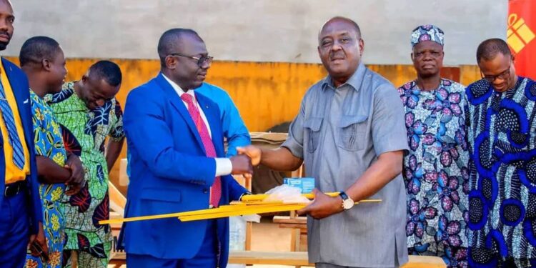 Éducation : CAP Togo offre 150 tables-bancs et du matériel scolaire à la commune de Zio 1